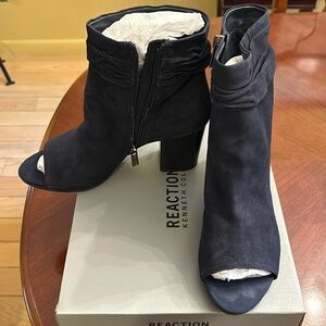 Kenneth Cole Reaction Fridah Cool Navy Suede peep toe side zip block heel boots